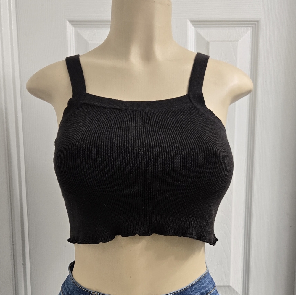 Chic Black and Cream Fitted Crop Tank Top